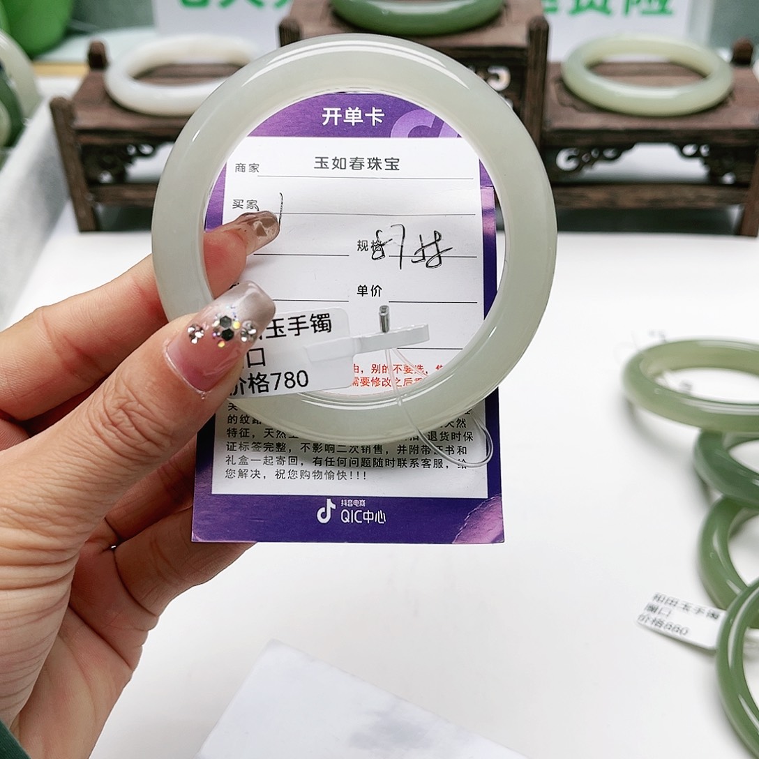 和田玉手镯未镶嵌