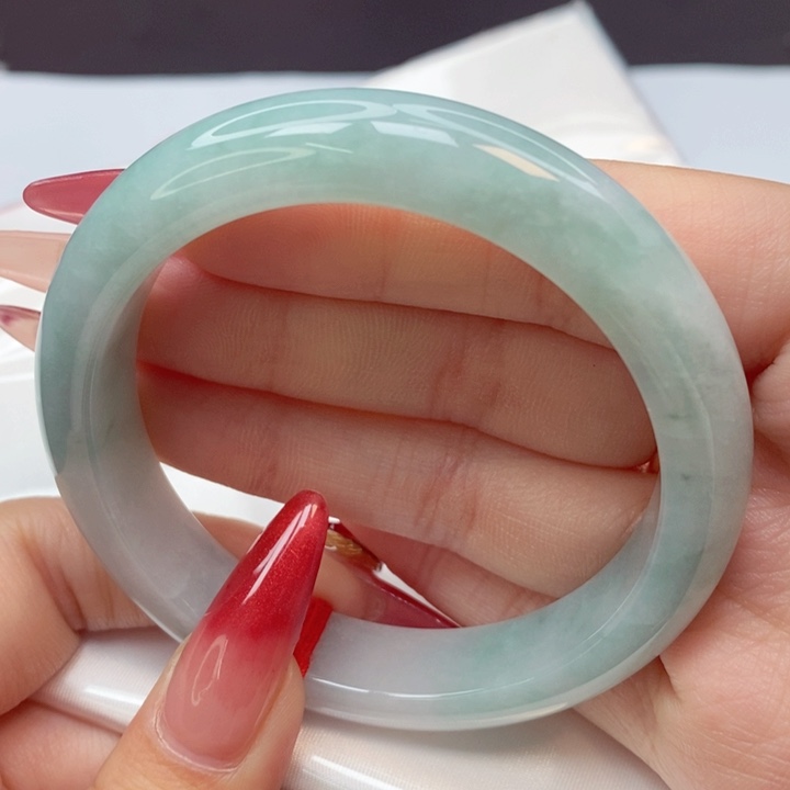 翡翠手镯未镶嵌57圈