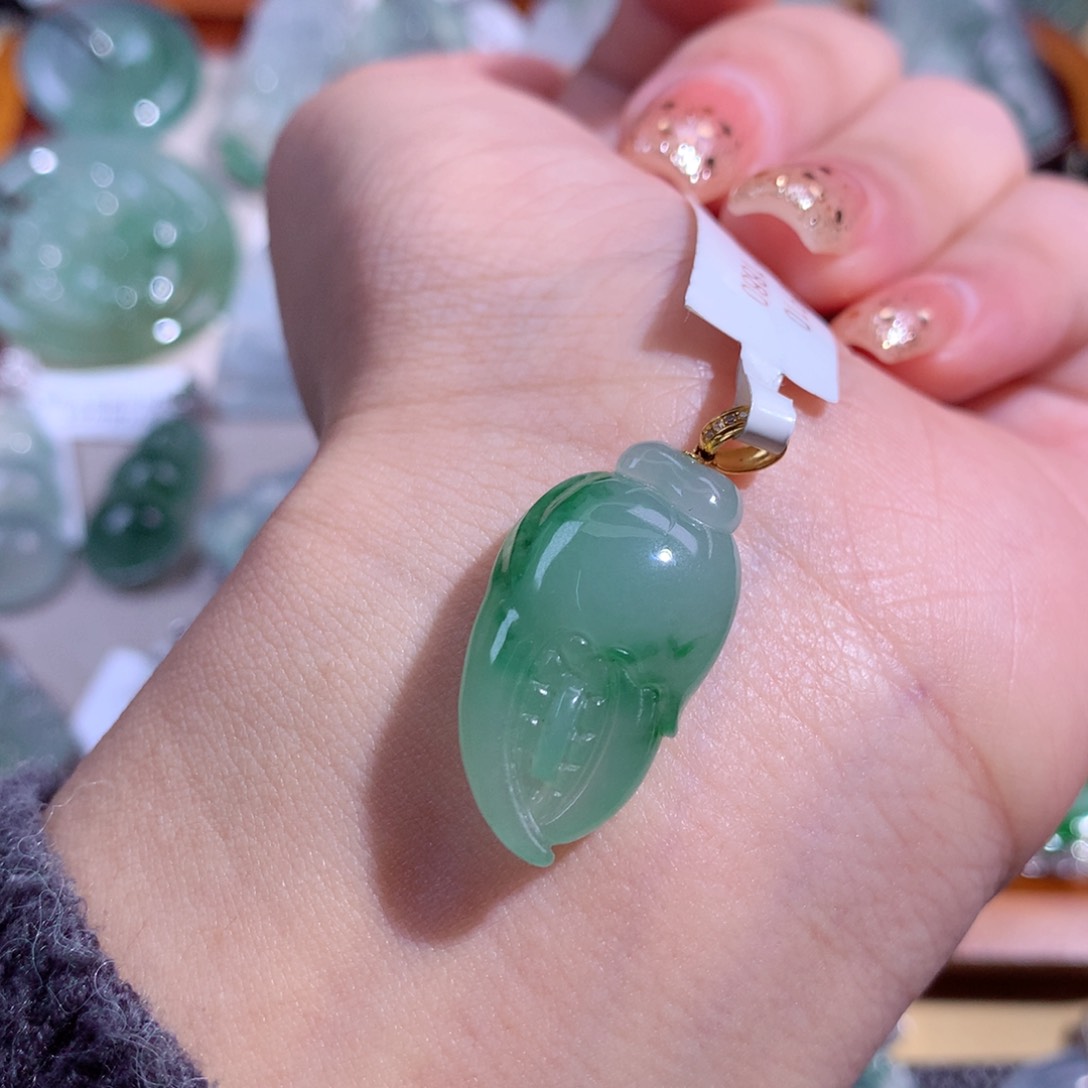 翡翠颈饰18K金镶嵌一直有钳