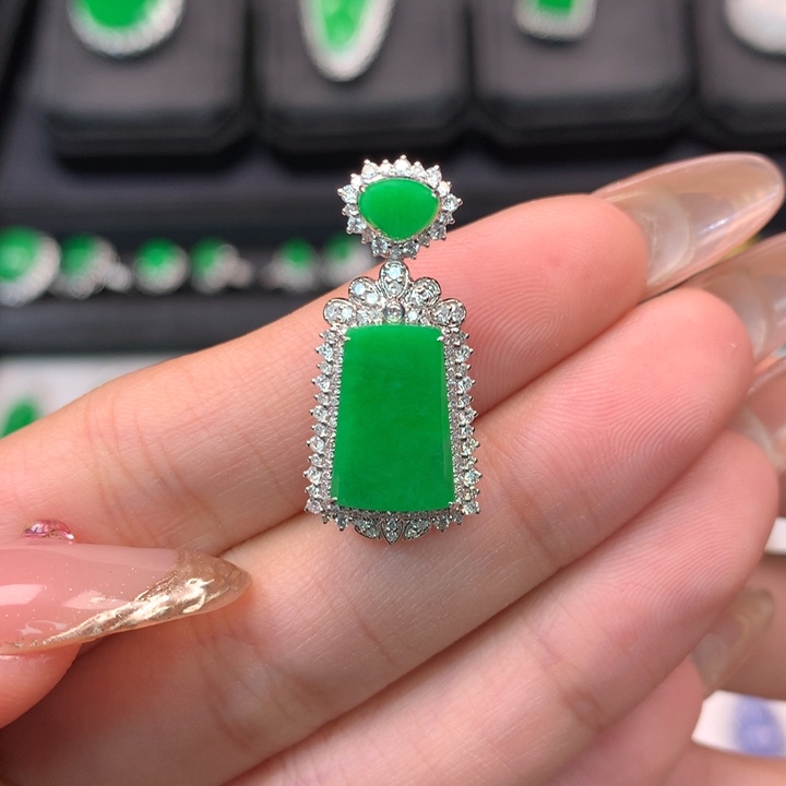 翡翠吊坠(不含链)18K金镶嵌新货力推