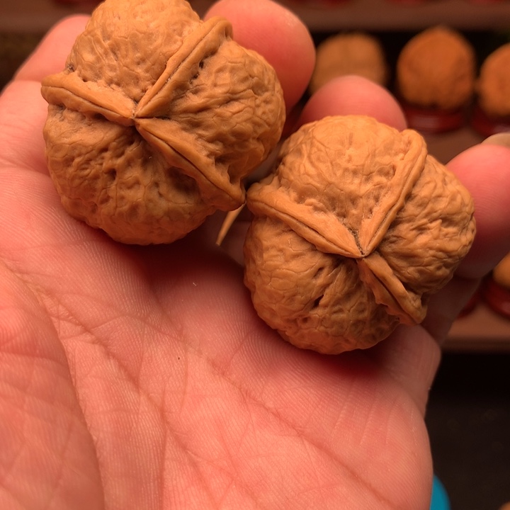 文玩核桃吊坠山*三棱