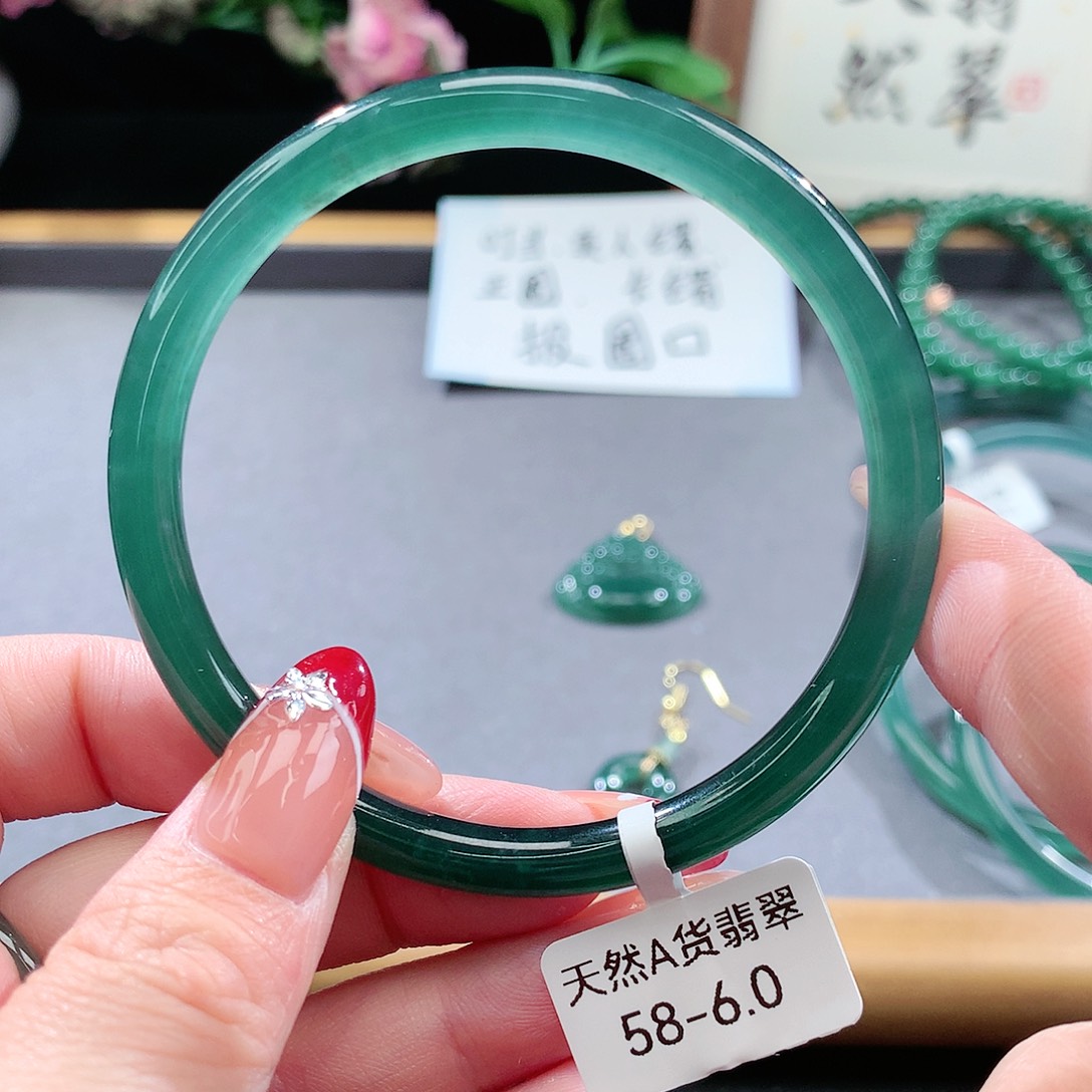 翡翠手镯（圆镯）未镶嵌