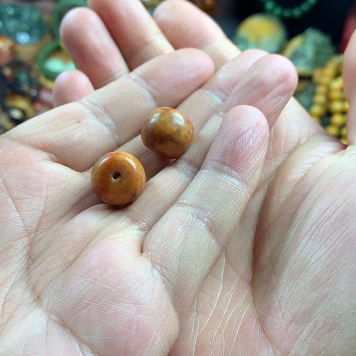 岫岩河磨玉（透闪石质玉）吊坠未镶嵌花**姐