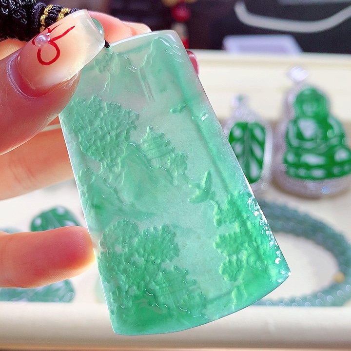 翡翠颈饰未镶嵌天然