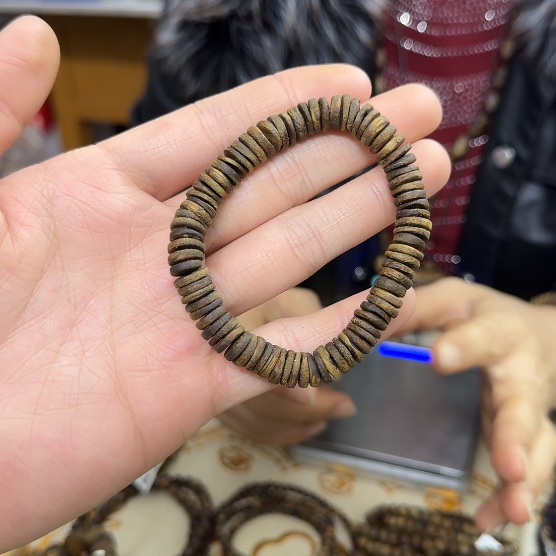 沉香木手串白棋 99 沉片珠单圈 0.9-8 克多样性发一