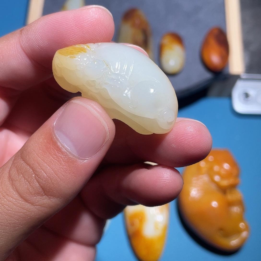 和田玉未镶嵌车挂