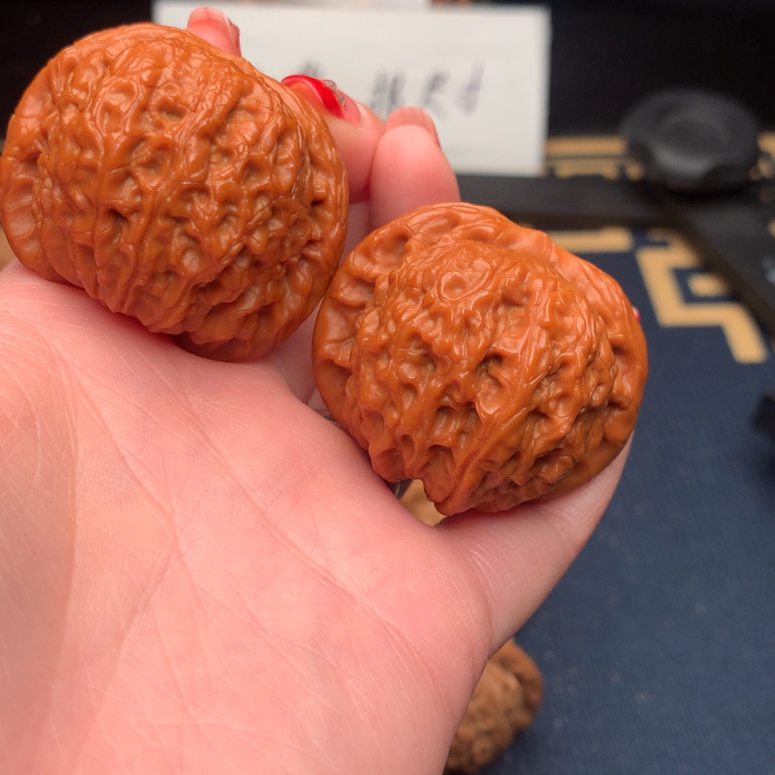 文玩核桃把件小*头血麒麟