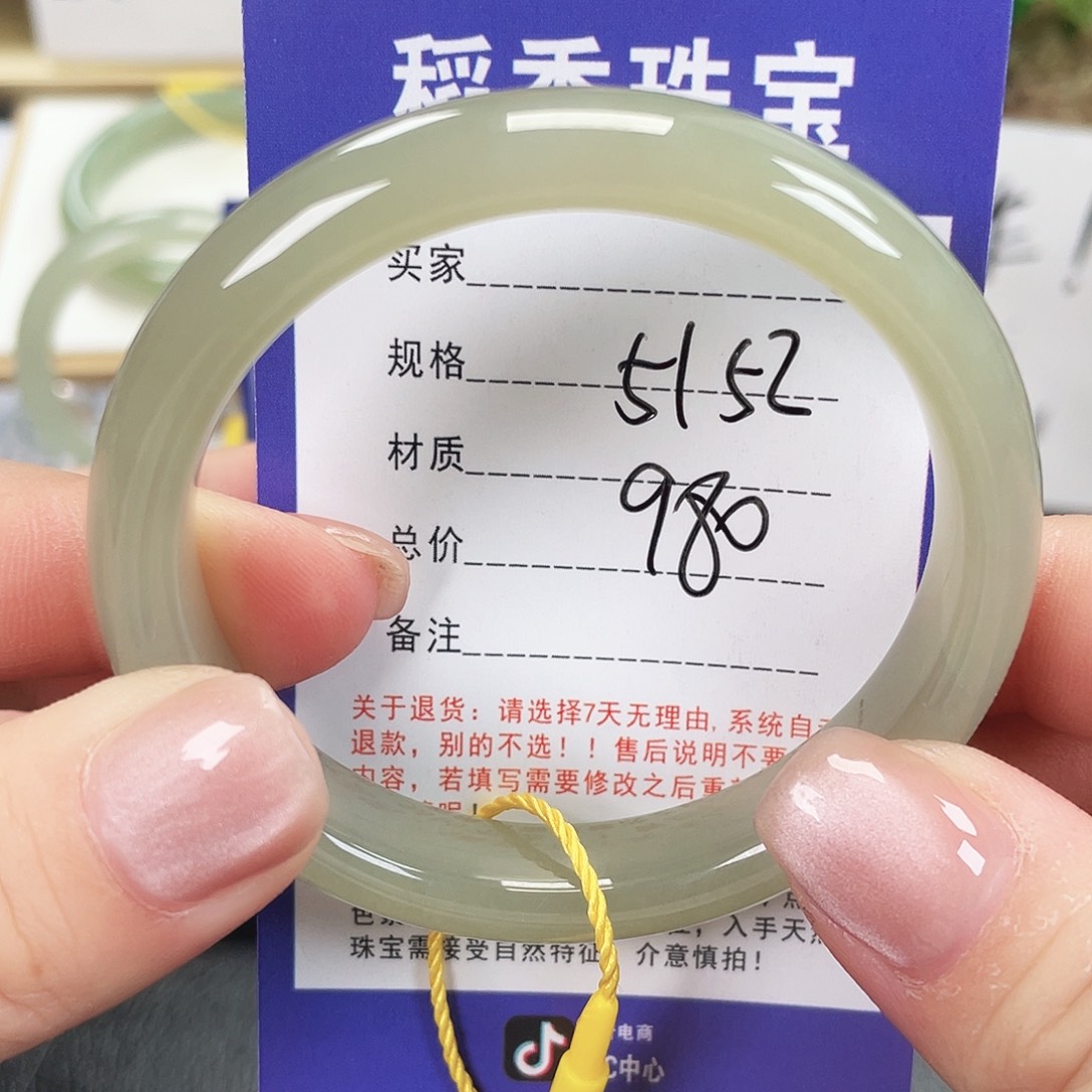 和田玉未镶嵌手镯