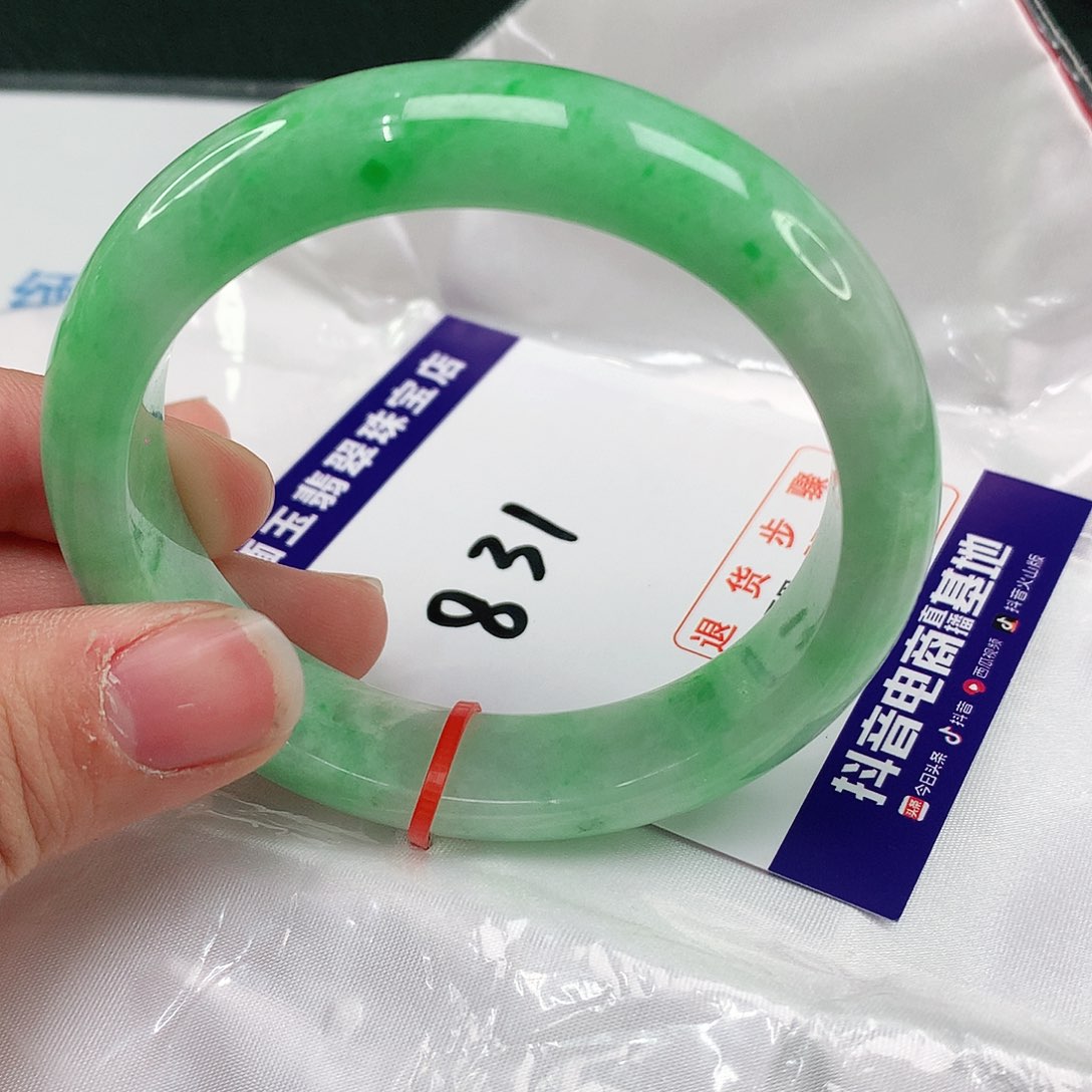 翡翠手镯未镶嵌翡翠