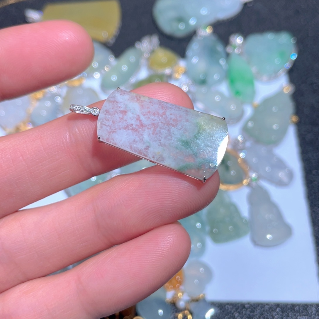 翡翠颈饰18K金镶嵌翡翠