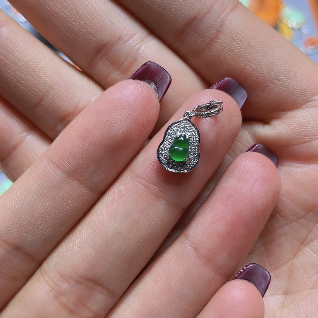 翡翠吊坠(不含链)18K金镶嵌