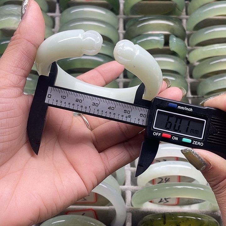 蛇纹石玉未镶嵌手镯32