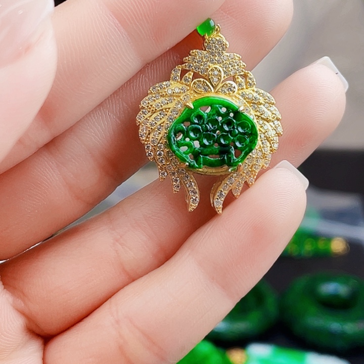 翡翠银S925镶嵌颈饰多样性