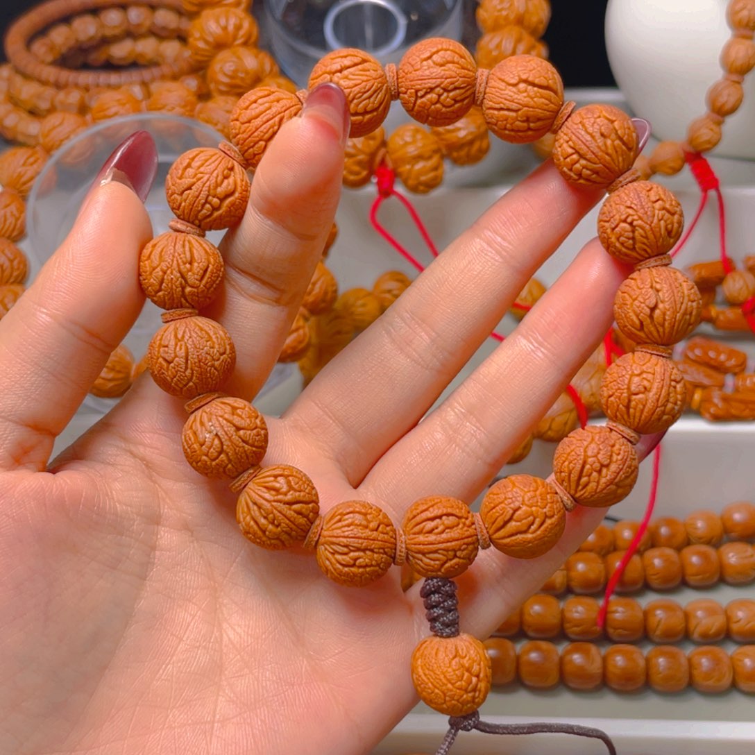 老***街秦岭龙纹桃核手串