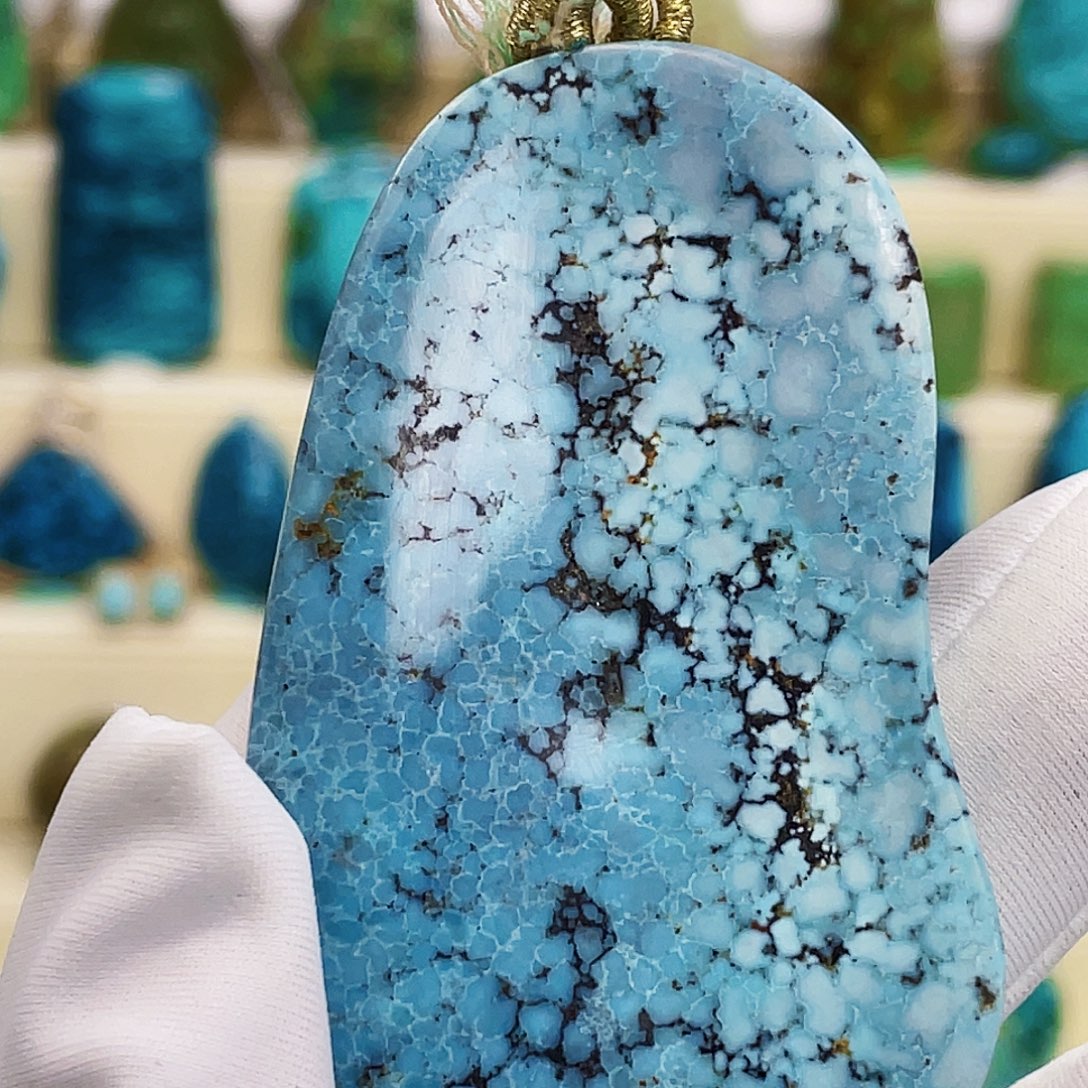 绿松石未镶嵌颈饰