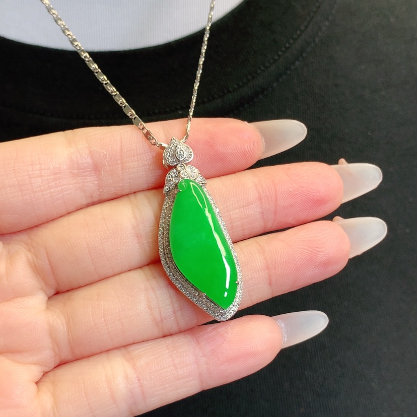 【闪购商品】翡翠吊坠(赠链)18K金镶嵌