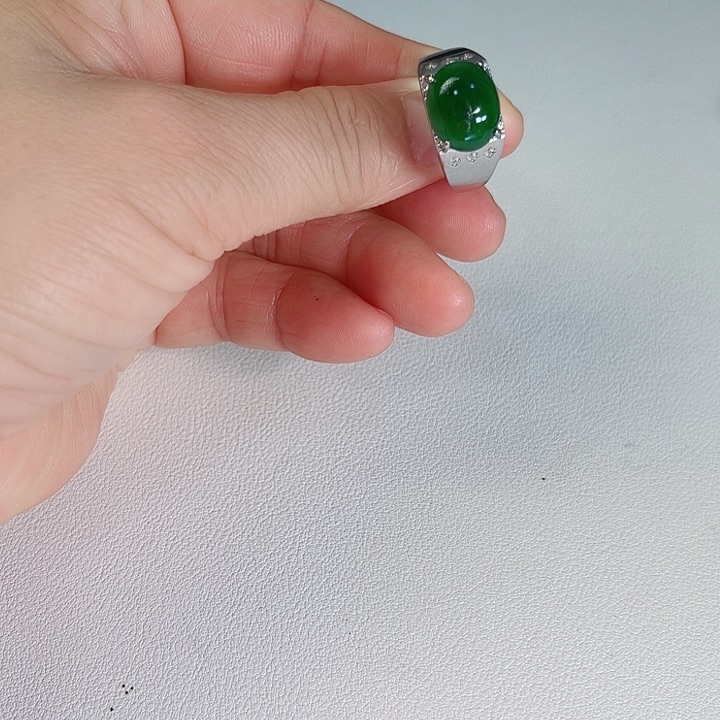 翡翠颈饰未镶嵌翡翠戒指