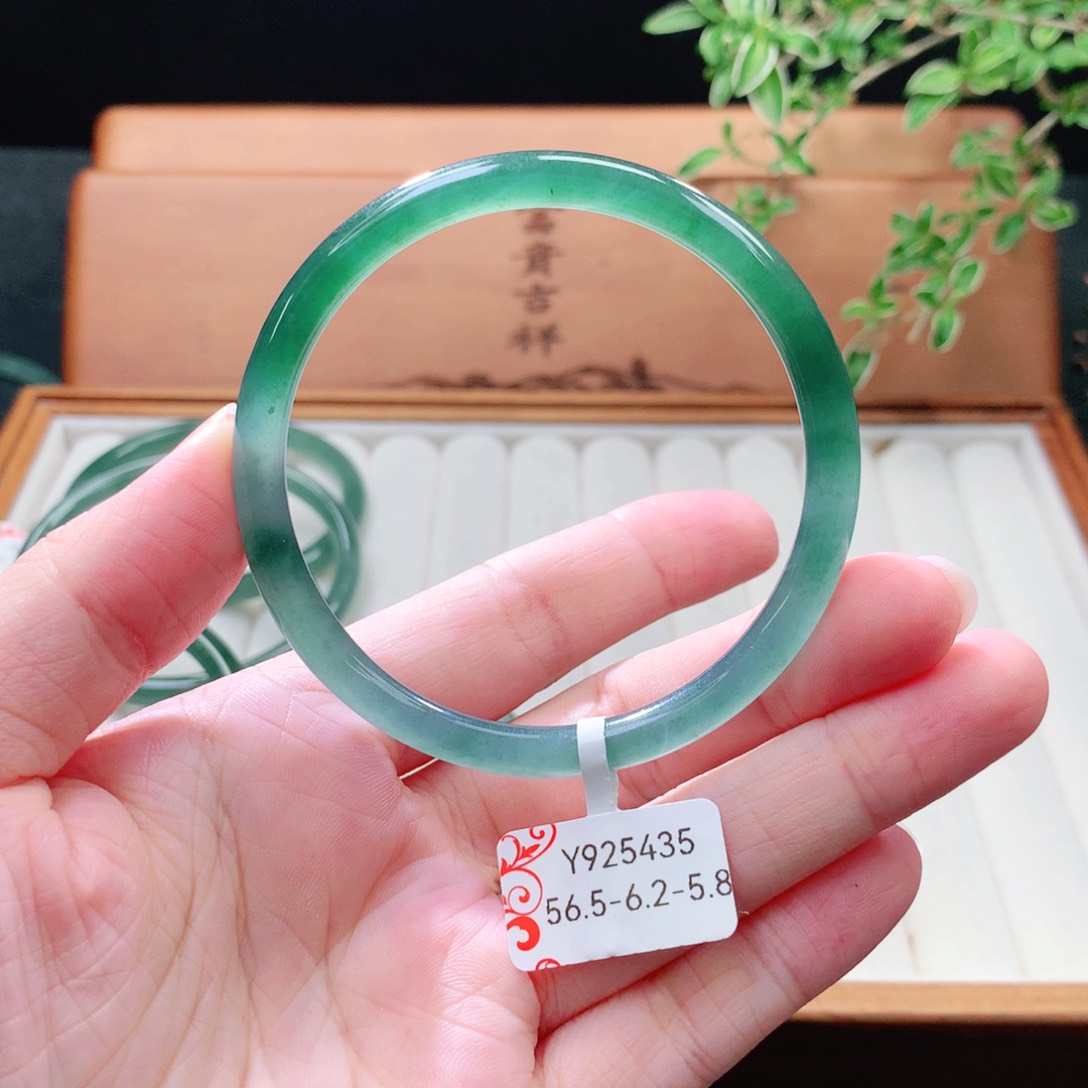 未镶嵌手镯（圆镯）翡翠