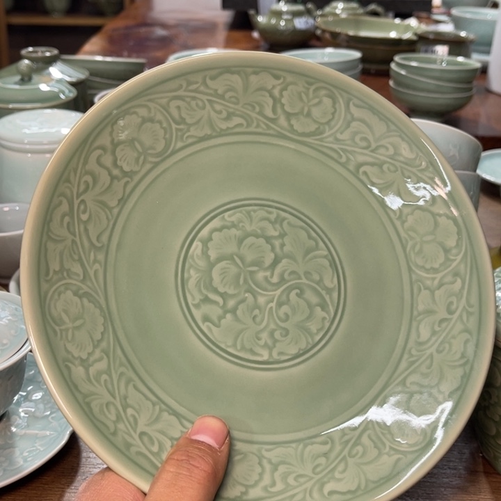 新品青釉牡丹盘一只