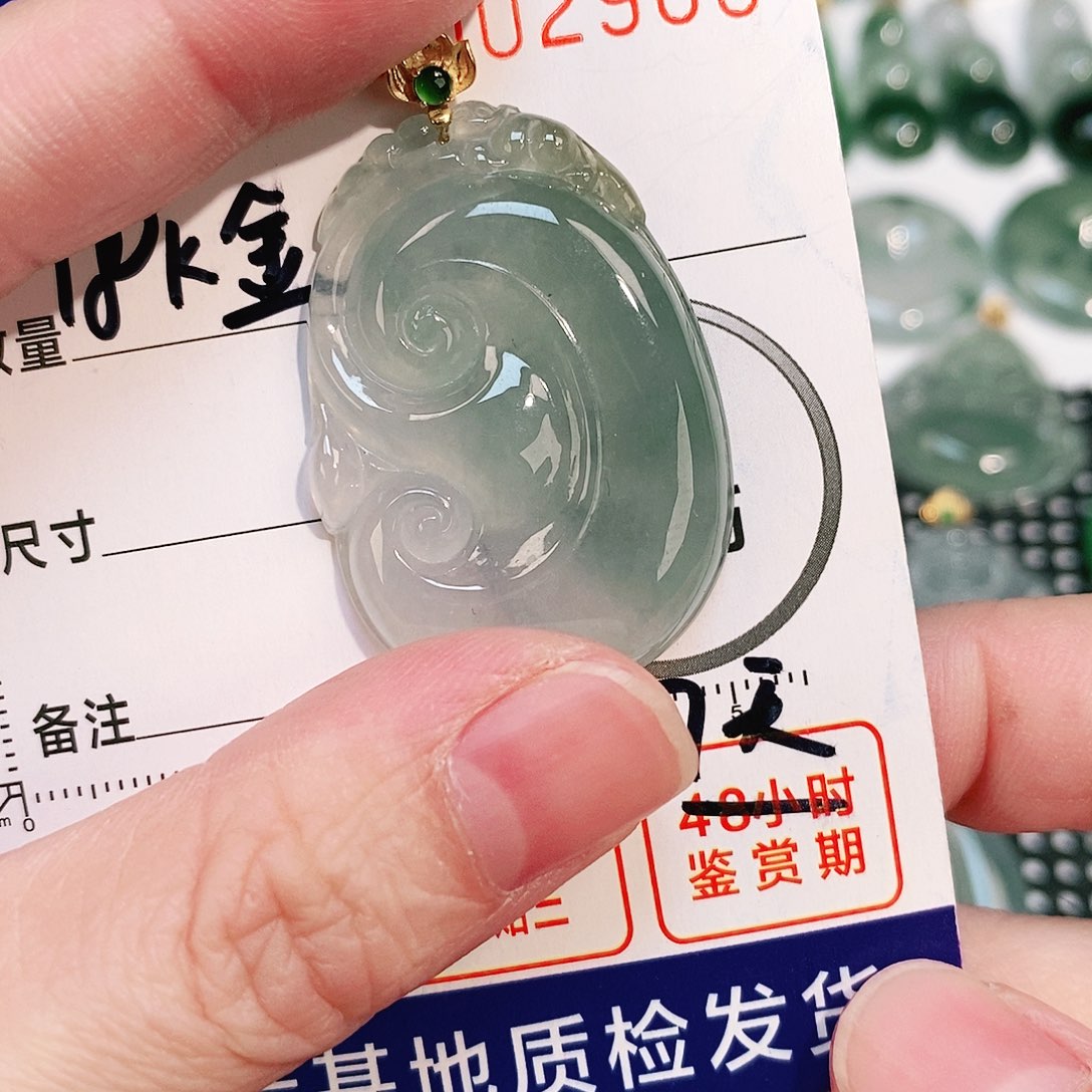 翡翠颈饰18K金镶嵌吊坠