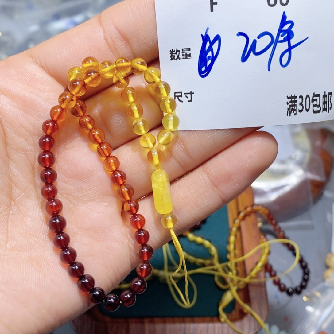 未镶嵌颈饰琥珀F60。 一条