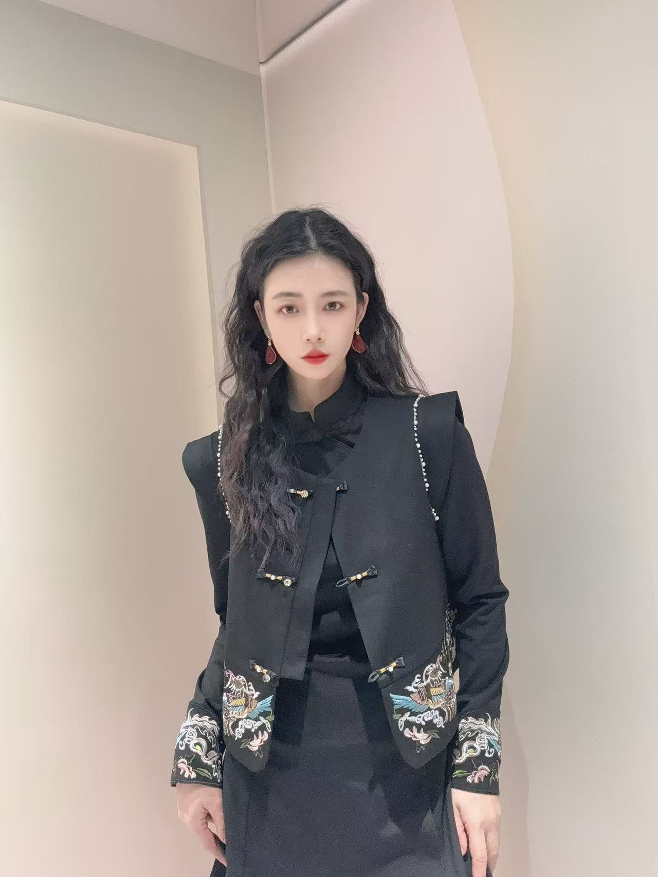 九月  仪态万方  国风复古国风刺绣新中式连衣裙