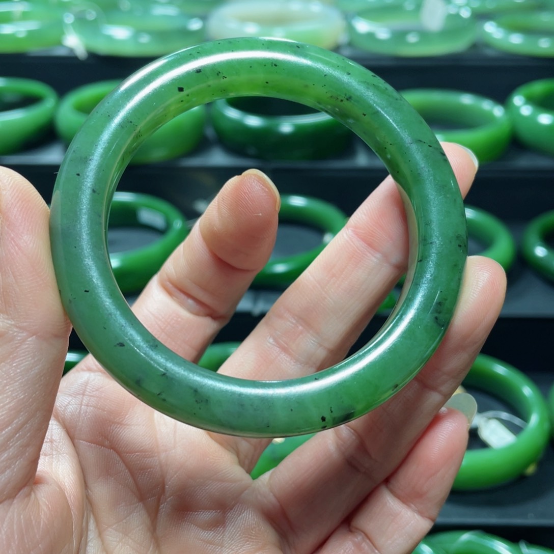 和田玉（碧玉）手镯未镶嵌德****板