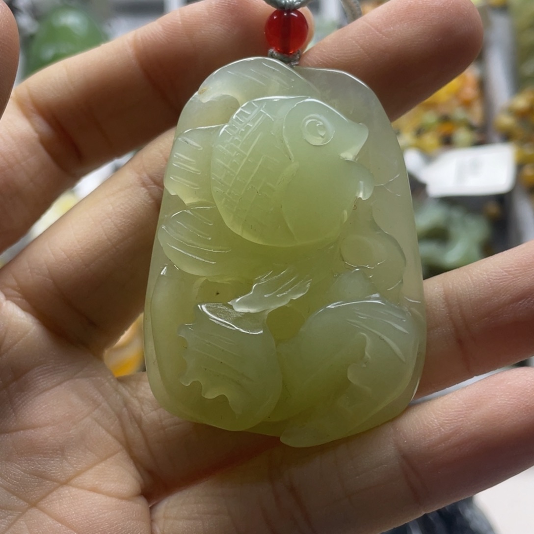 蛇纹石玉颈饰未镶嵌