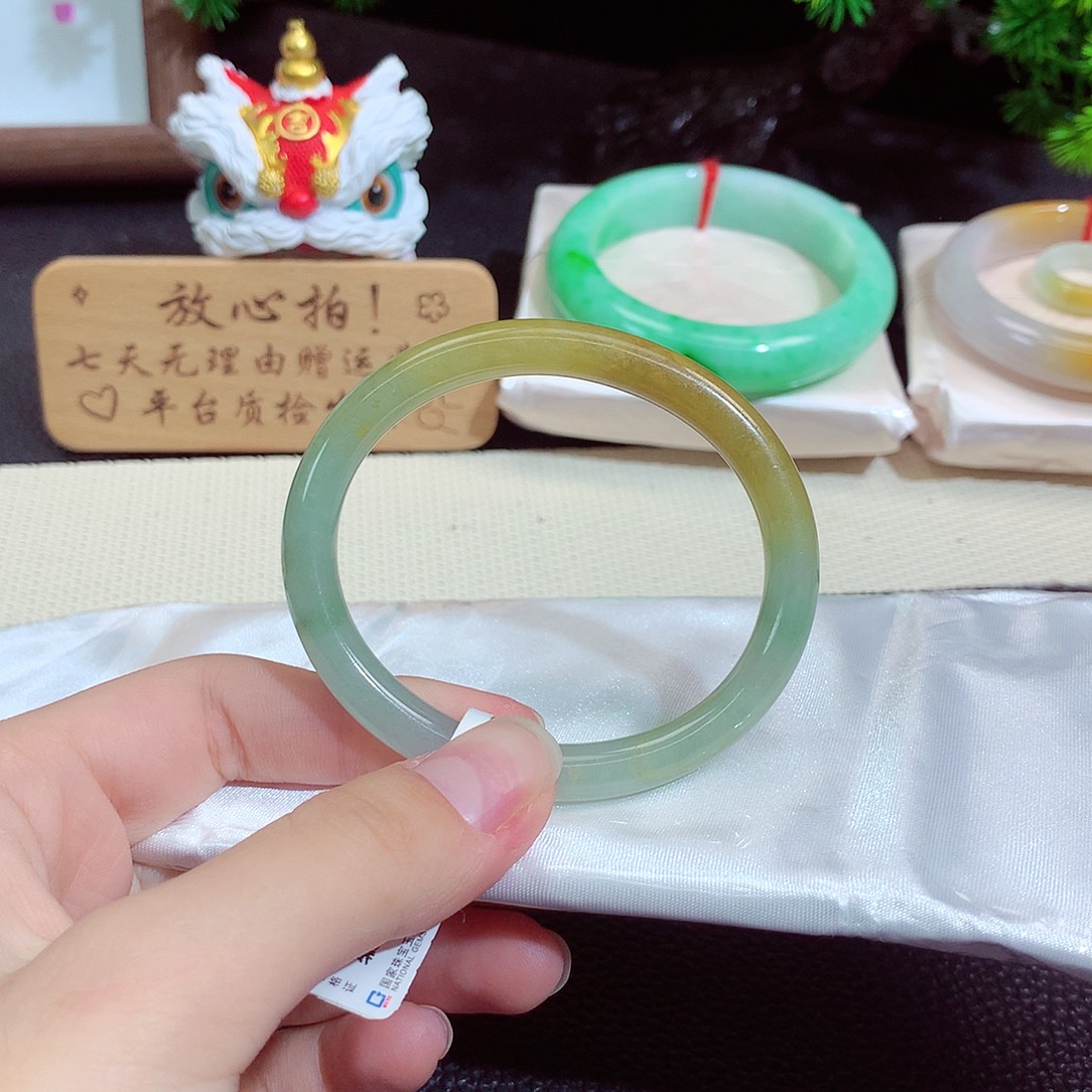 翡翠未镶嵌手镯477