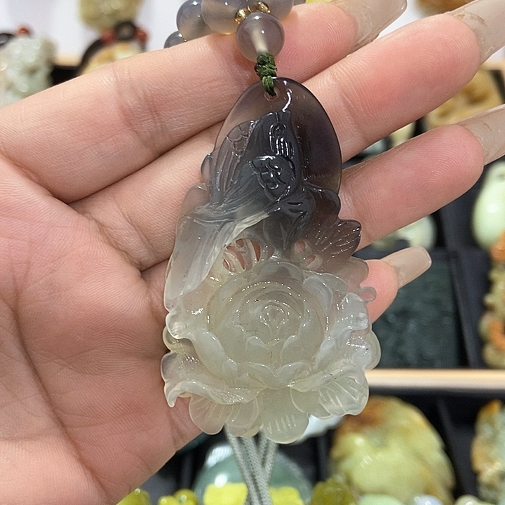蛇纹石玉挂件未镶嵌