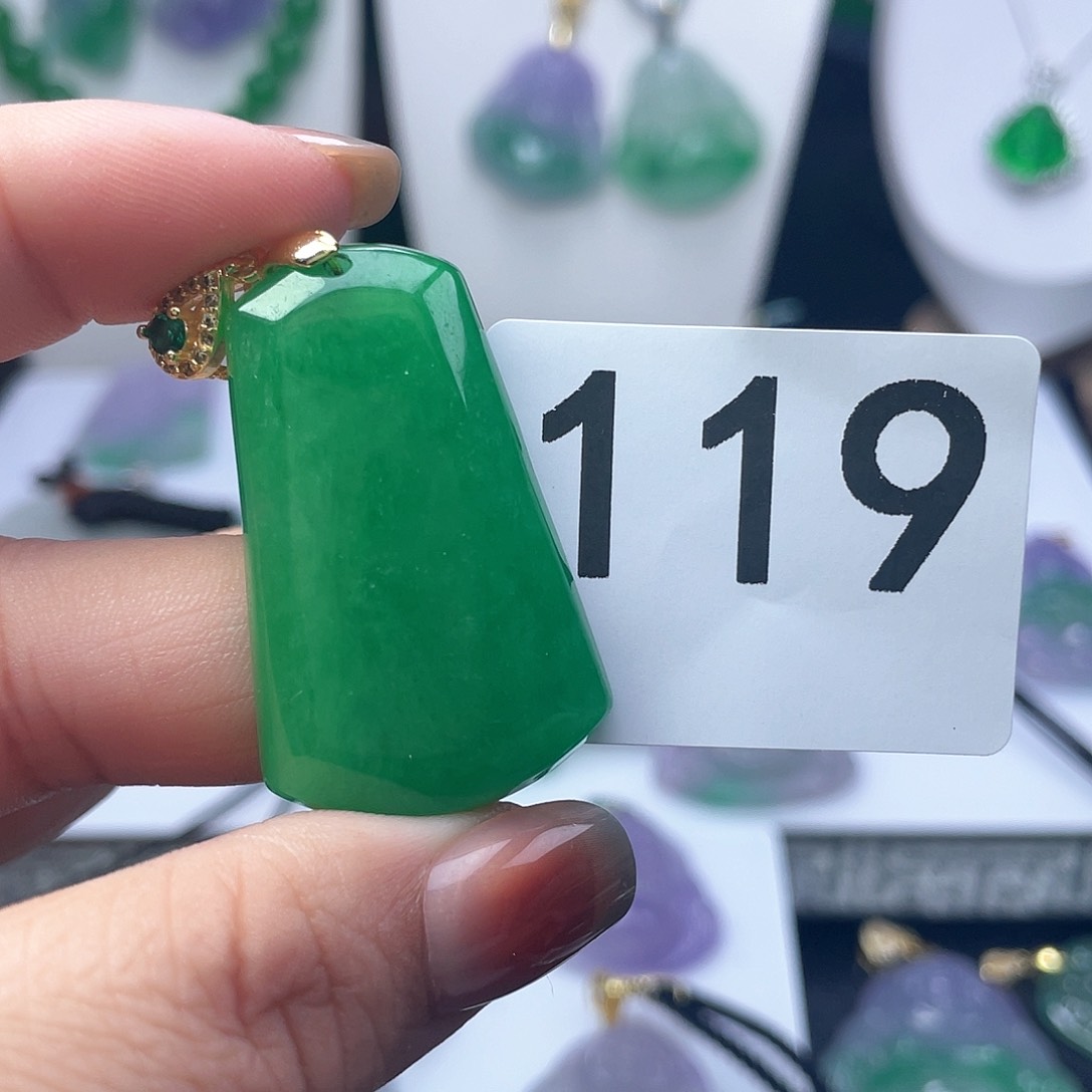 翡翠吊坠(赠链)未镶嵌