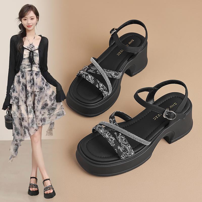 厚底凉鞋女2025新款夏季外穿水钻小香风增高粗跟软底小个子高跟鞋