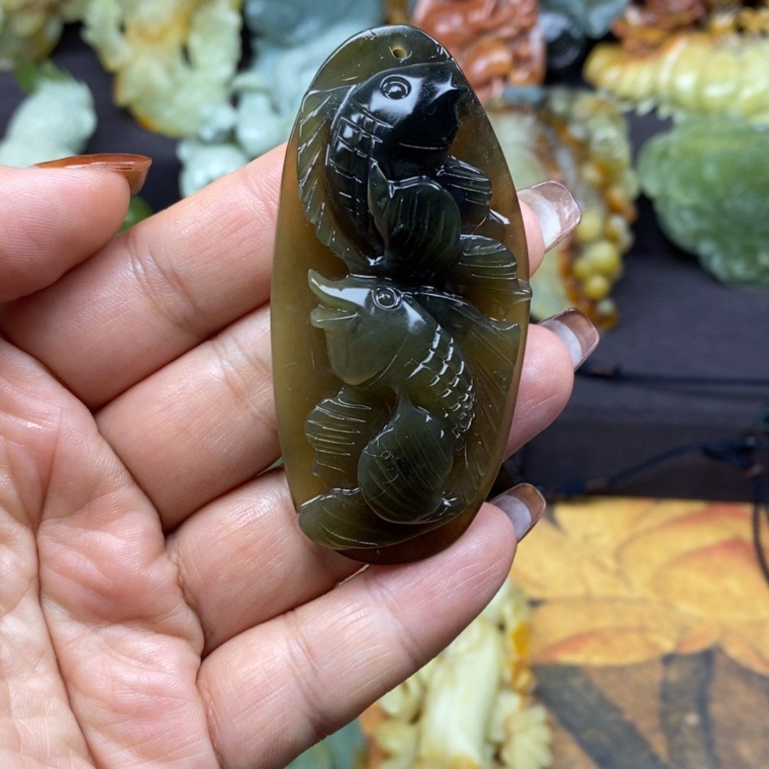 蛇纹石玉颈饰未镶嵌