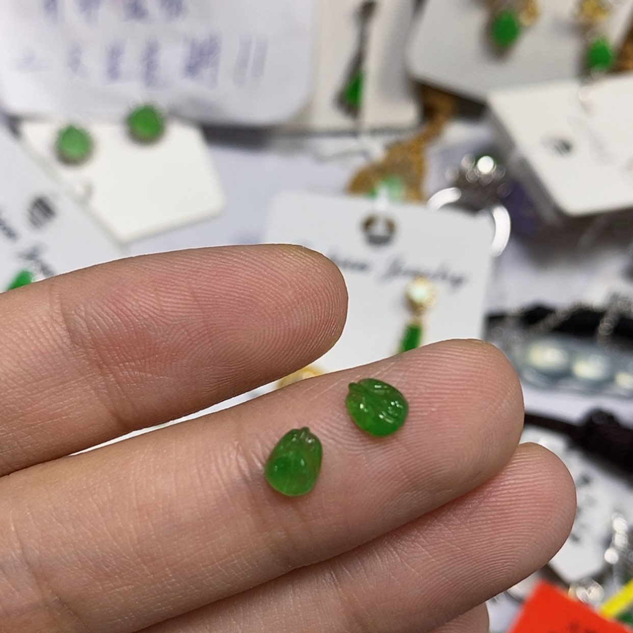 【闪购商品】颈饰18K金镶嵌翡翠l****乐耳环