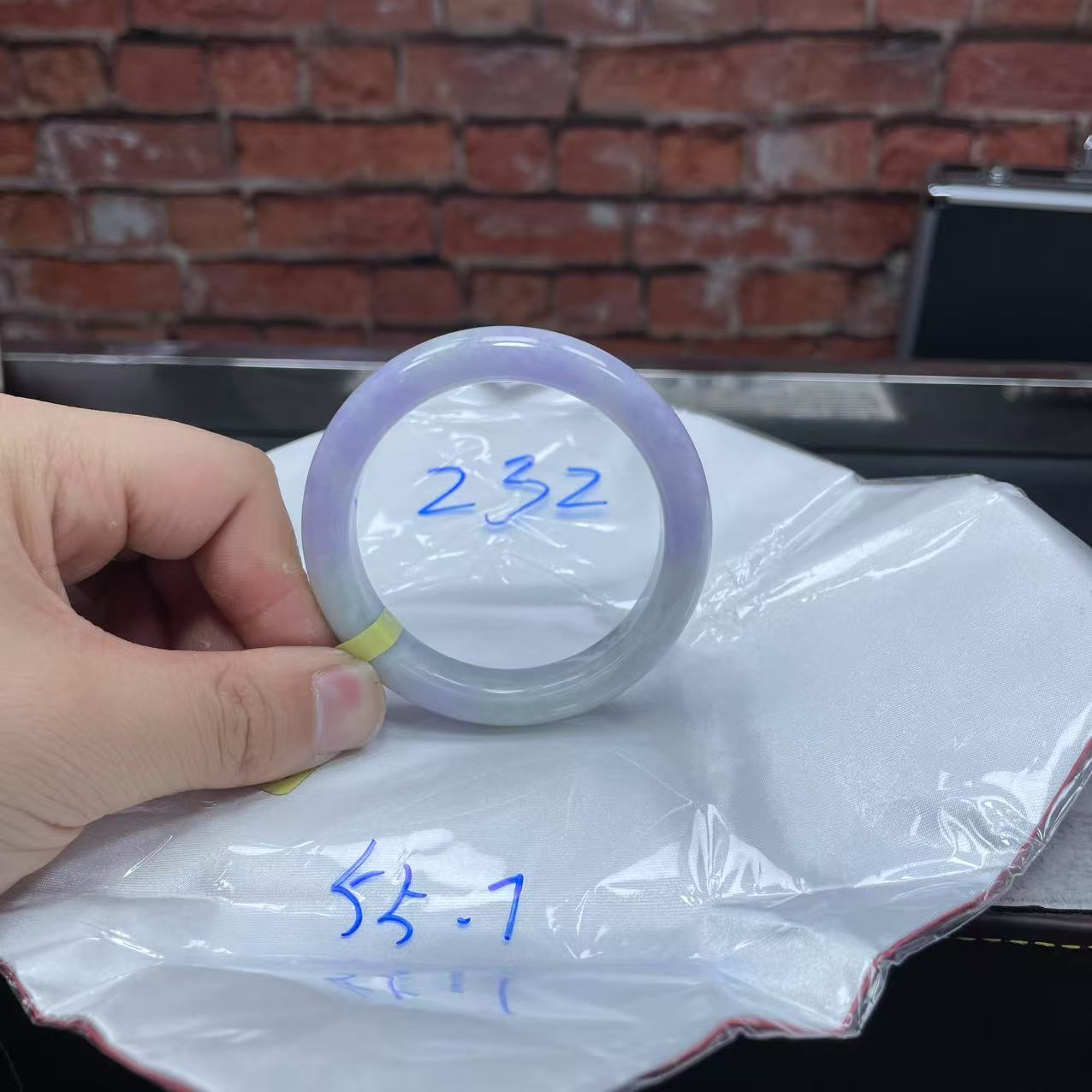 毛货手镯需精细抛光/232