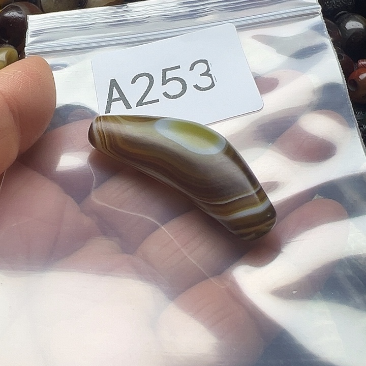 伟***笑玛瑙/玉髓未镶嵌手链