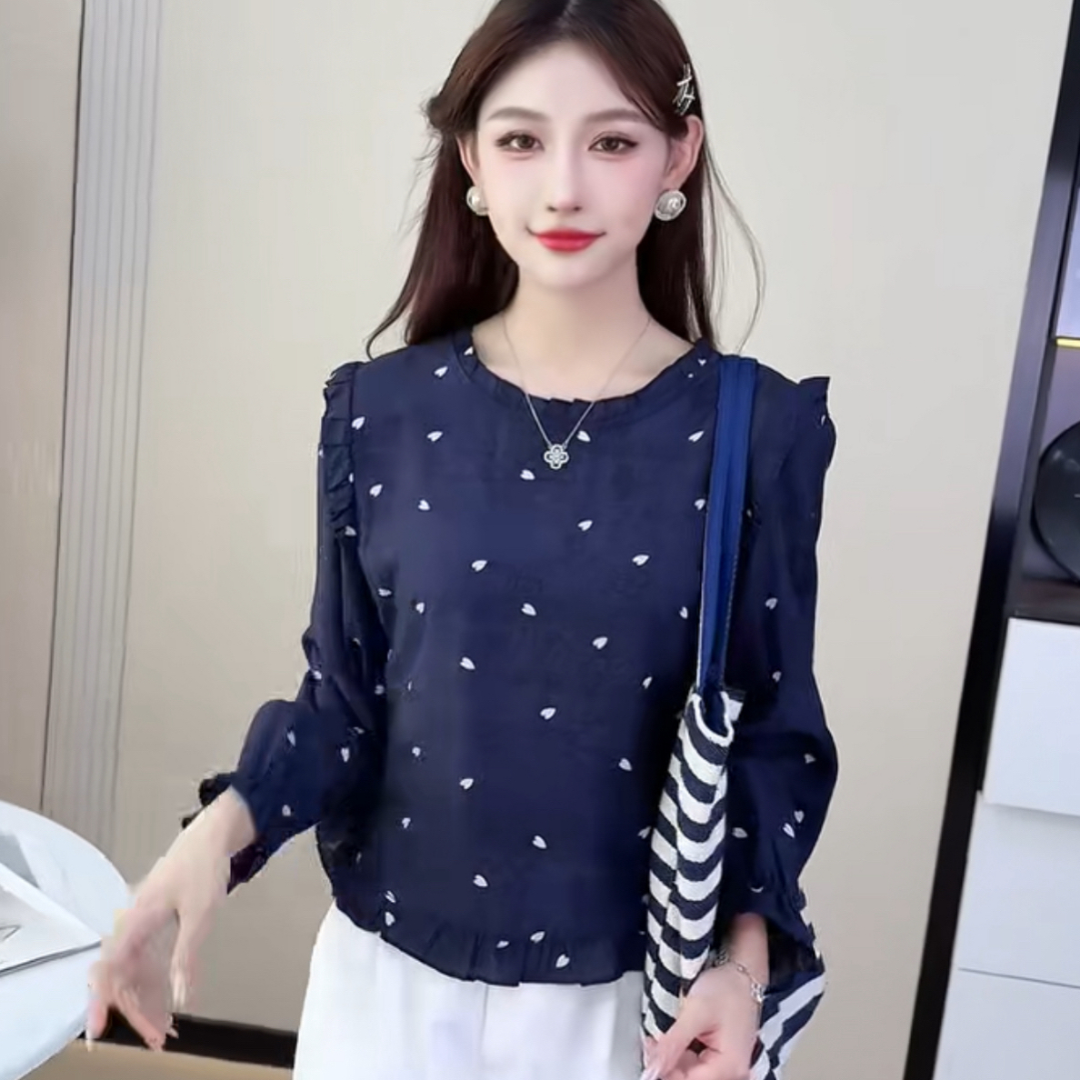 爱心印花木耳边长袖衬衫女减龄百搭洋气显瘦早秋小衫上衣