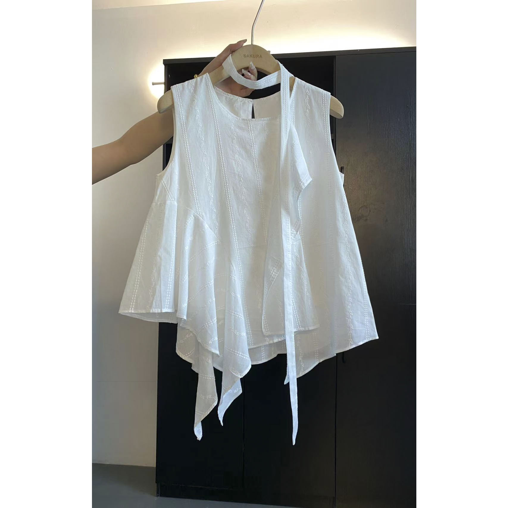 璎婲sᴀᴋᴜʀᴀ【月下听风】媛韩版圆领刺绣不规则荷叶边配飘带无袖衬衫