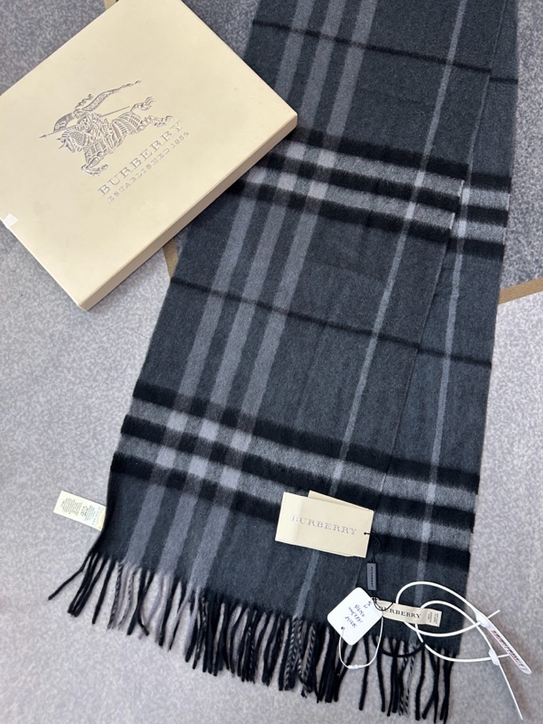 99新 BURBERRY/博柏利 灰色格纹围巾168*30