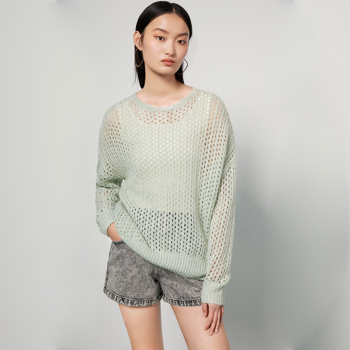 【珊珊专属】潮流薄荷曼波针织时尚镂空宽松圆领长袖上衣M730157