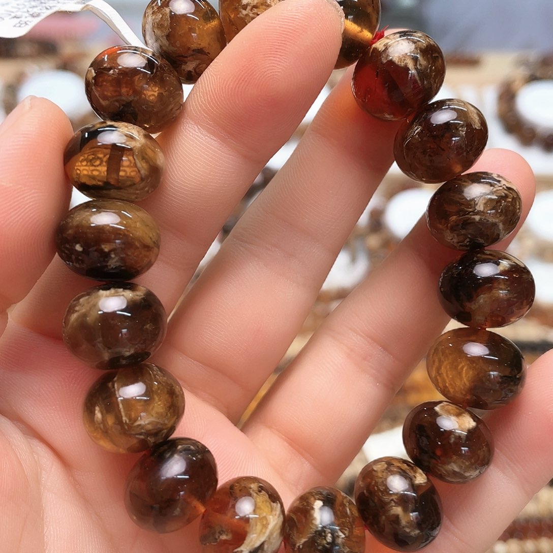 晓***哆裸石琥珀未镶嵌十四70751