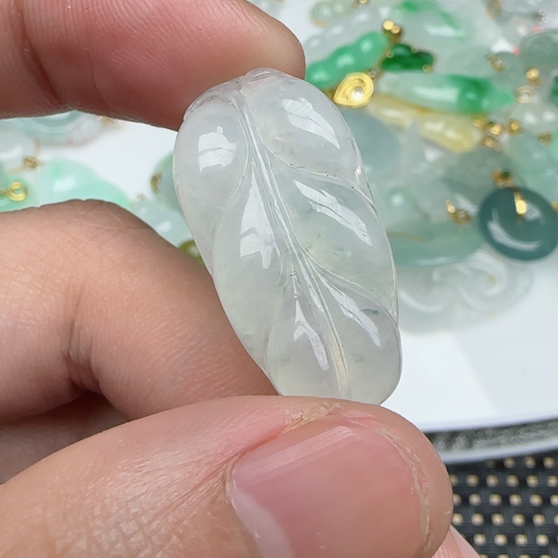 【闪购商品】翡翠颈饰未镶嵌冰叶