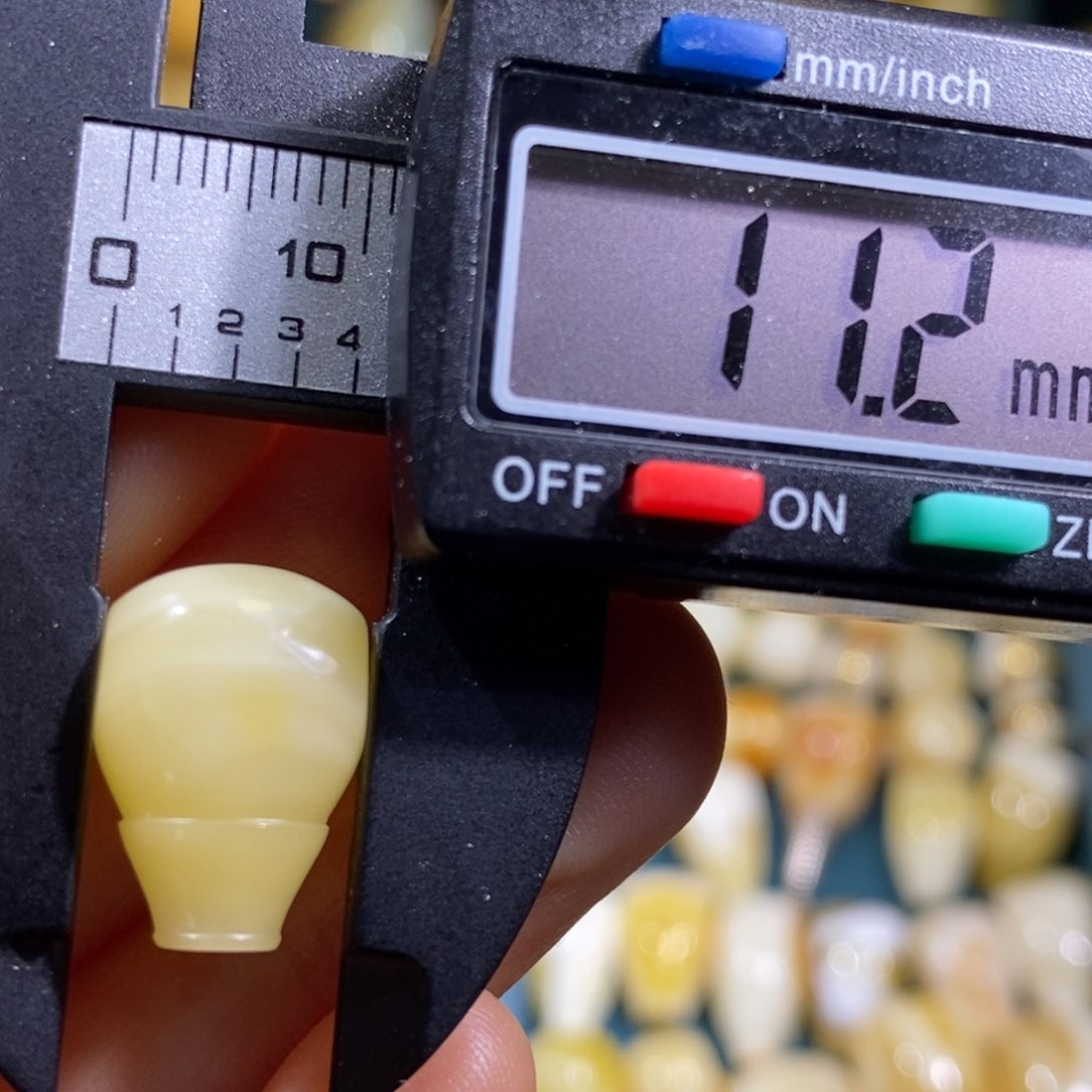 未镶嵌蜜蜡裸石配饰