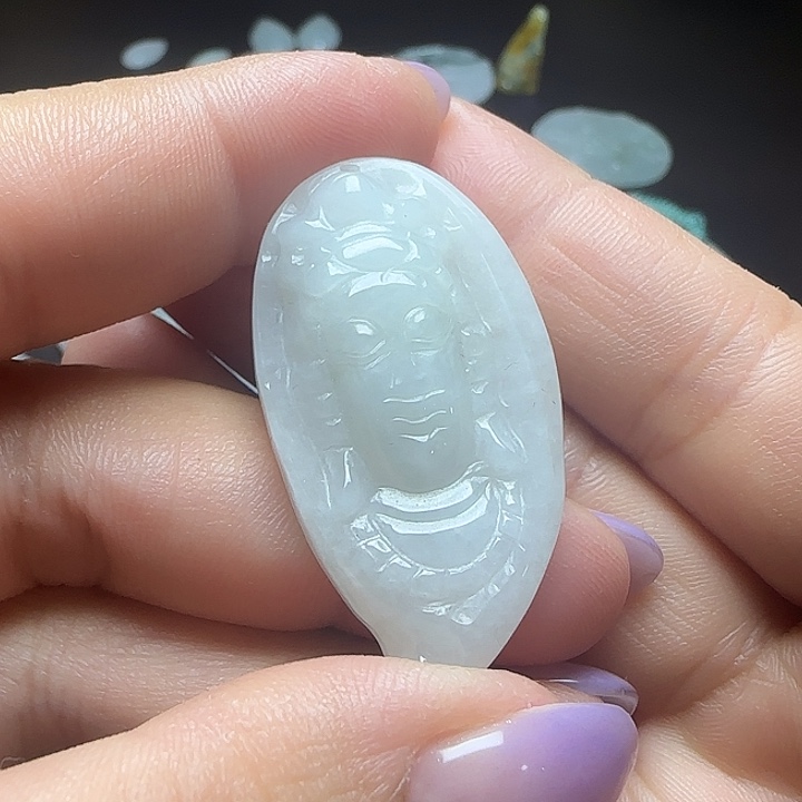 翡翠未镶嵌颈饰出人头地