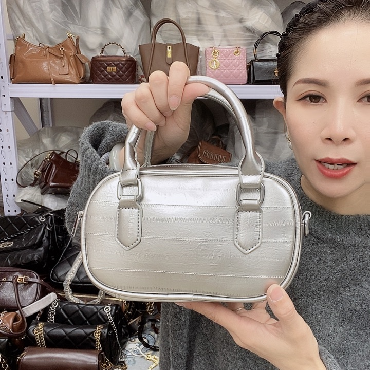 蚕丝小牛剖层皮革PU