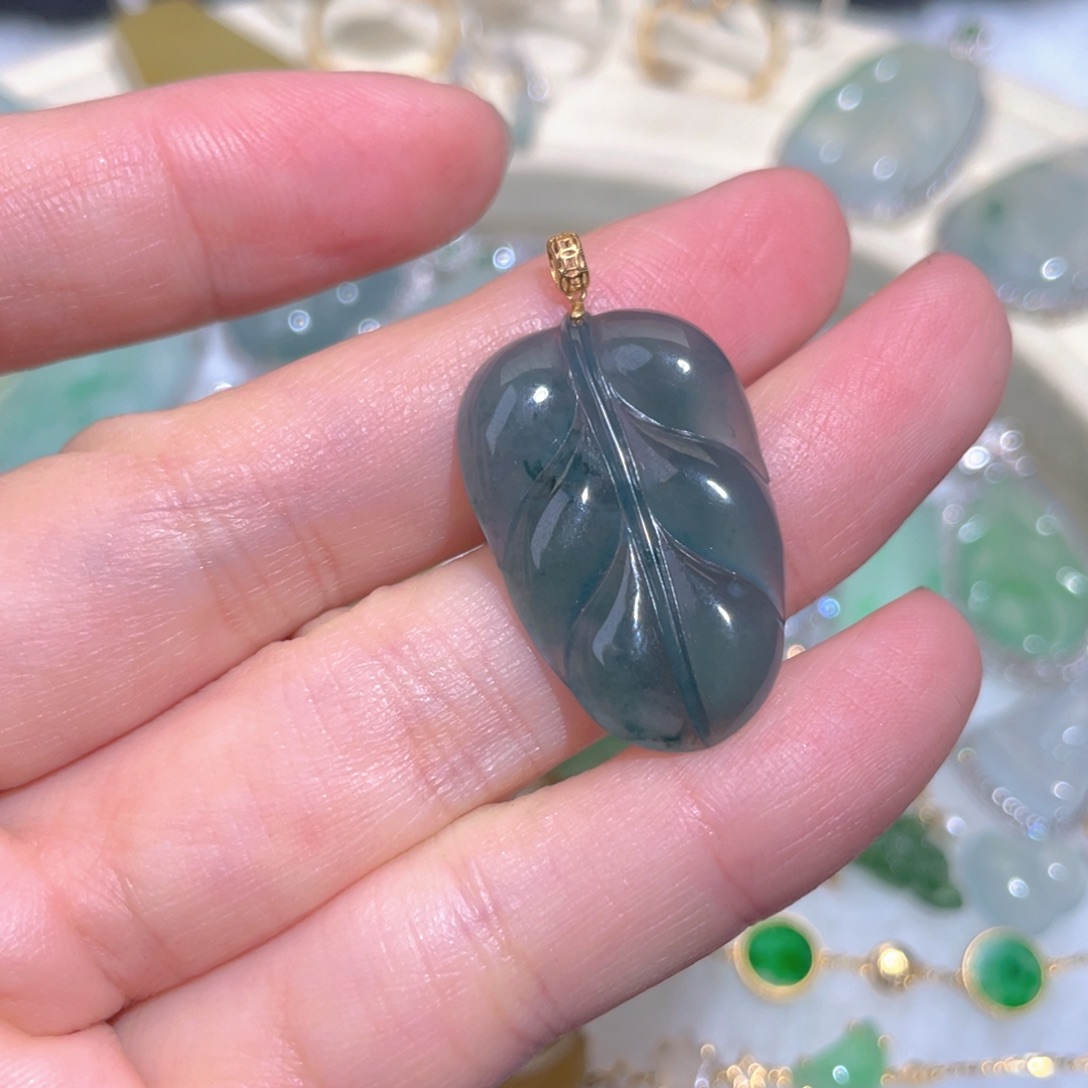 翡翠颈饰18K金镶嵌翡翠