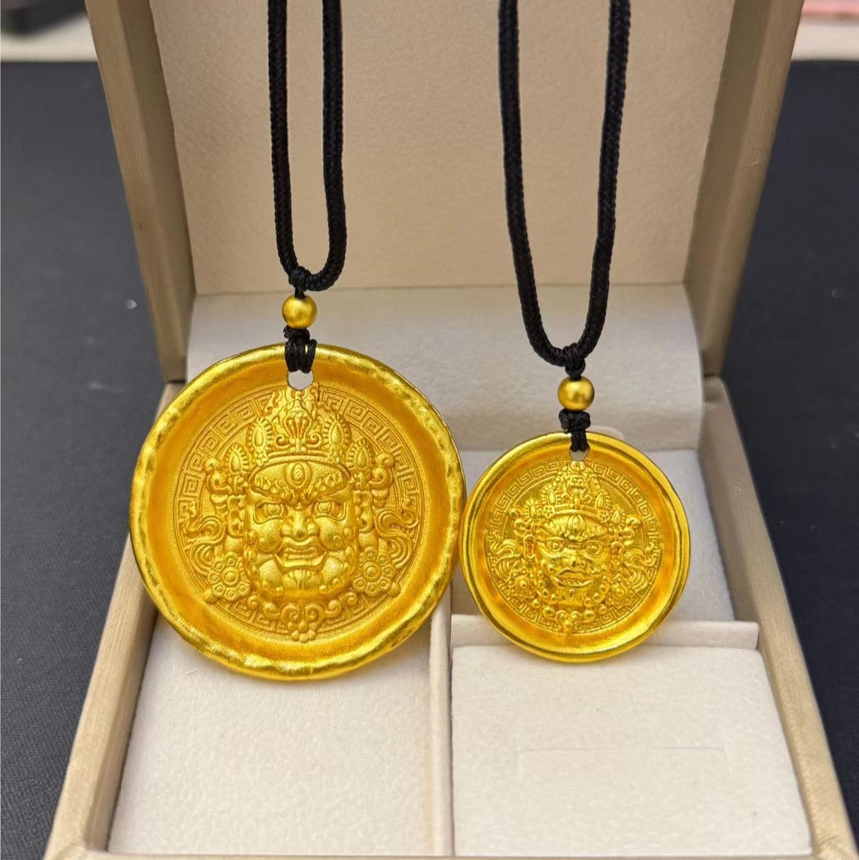 合金吊坠 特大黄财神吊坠男挂坠实心黄色国潮传承双面项坠饰品