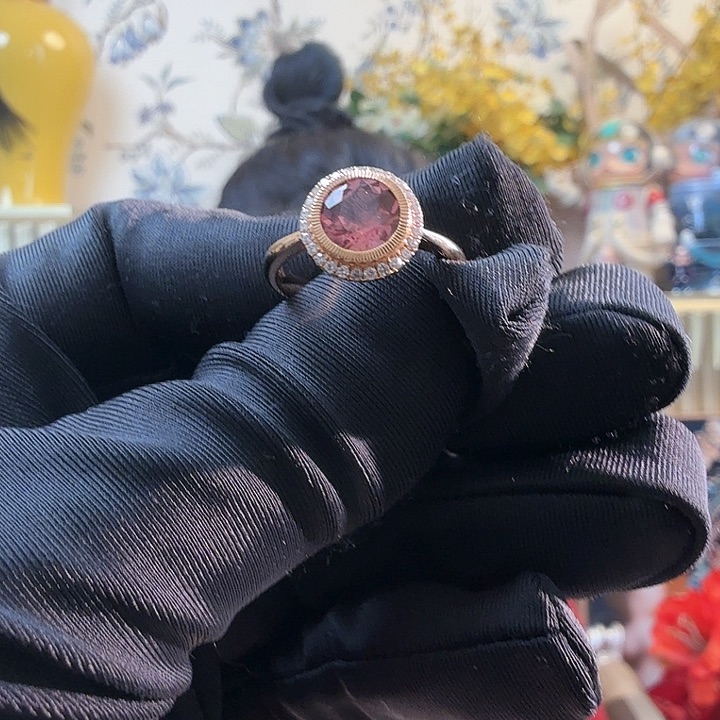 碧玺戒指18K金镶嵌碧玺戒指18K金镶嵌