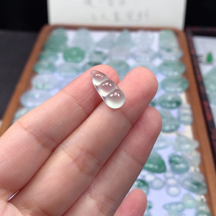 颈饰未镶嵌翡翠高冰福豆