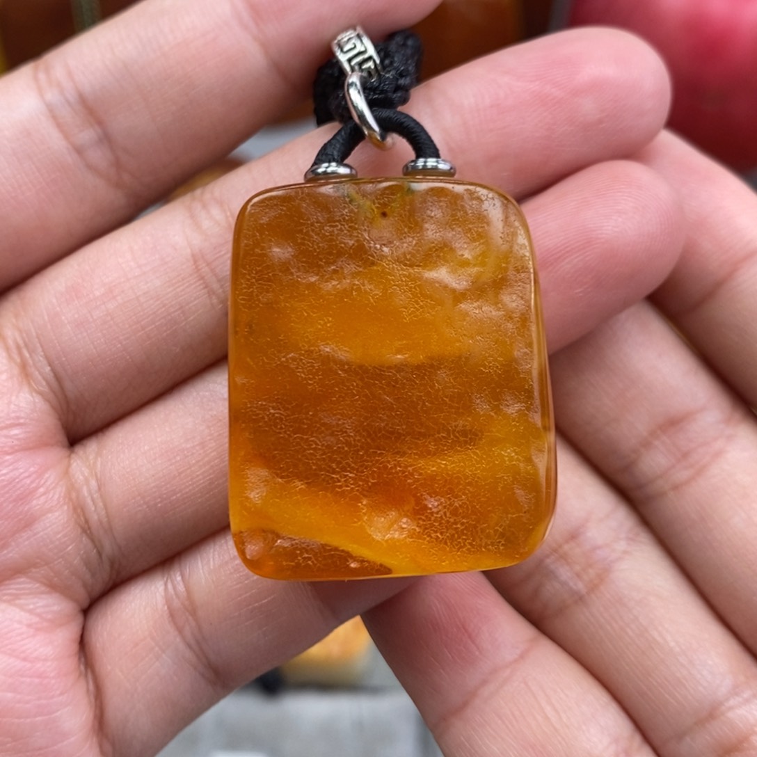 琥珀吊坠(赠链)未镶嵌